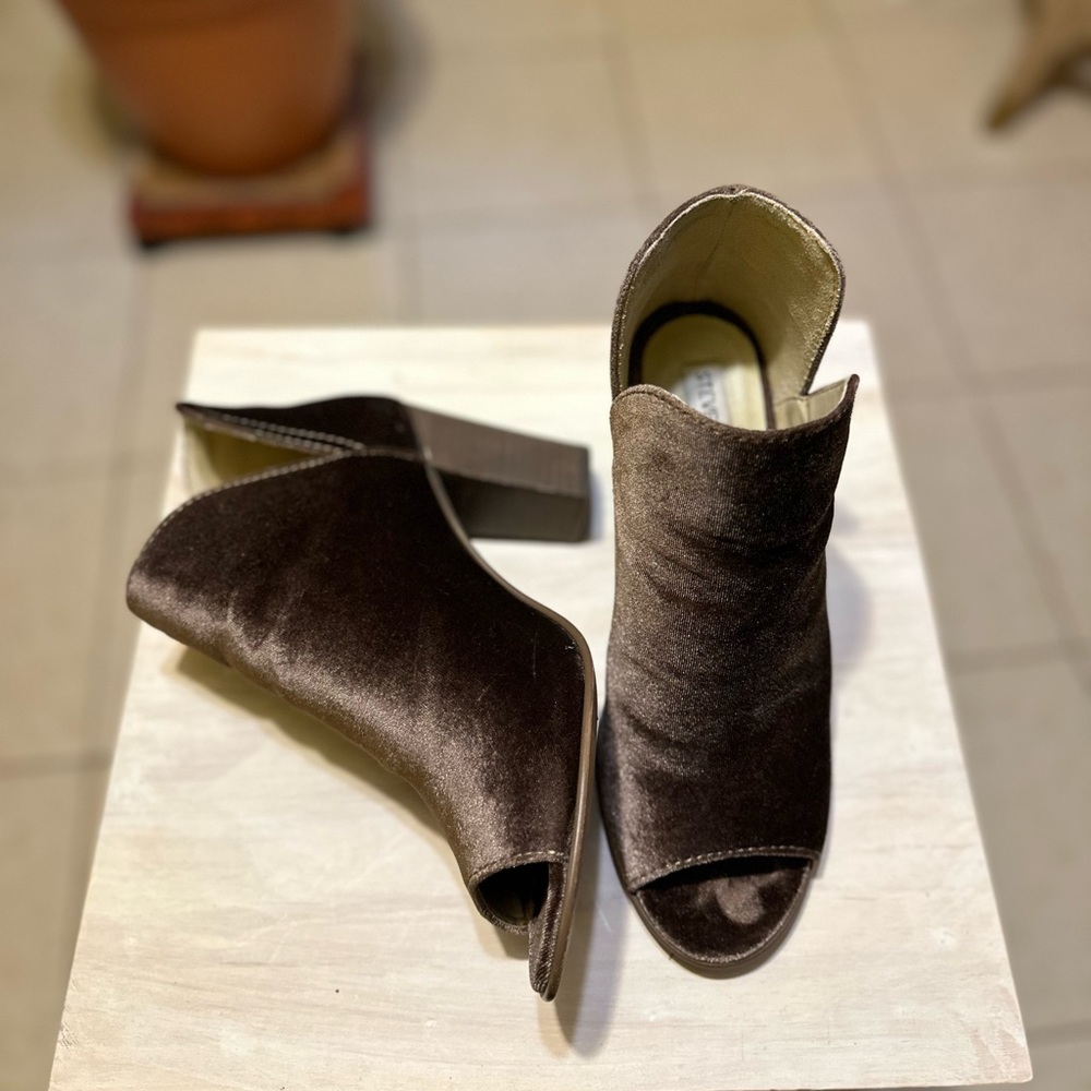 Steve Madden open toe boots